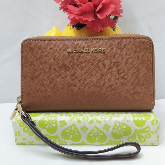 Michael Kors Brown Crossgrain Leather Zip Around Credit Card Wristlet - Wallet - Picture 1 of 14